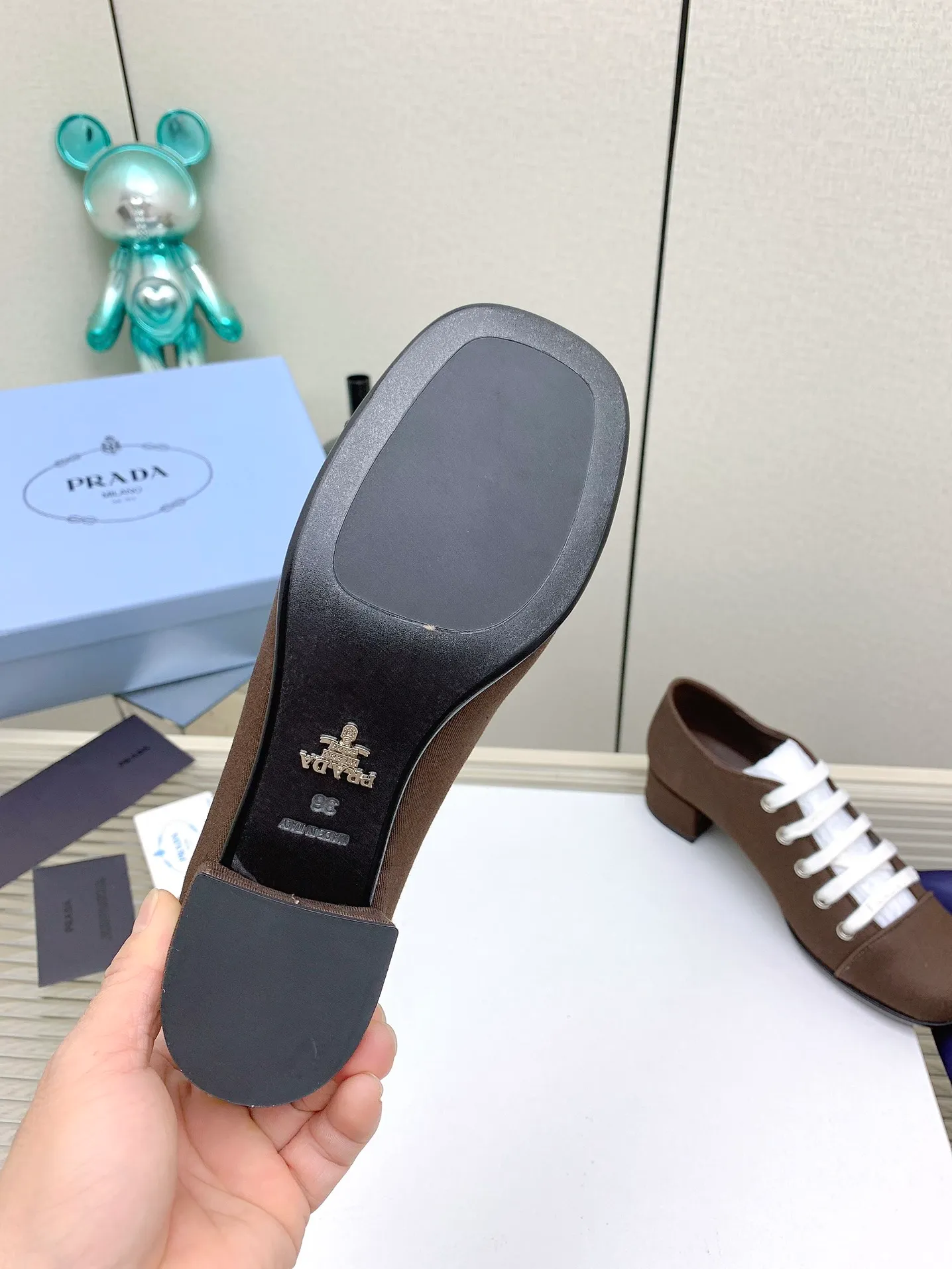 👟👟Ex-factory price 620👟👟 (Higher version) Prada 25/Spring and Summer Catwalk New lace-up hollow shoelace Mary Jane thick heel shoes This year’s lace-up element is super popular and really fashionable. I am obsessed with the appearance and comfort! The salty or sweet doll head design is full of girlishness. It is retro and playful yet elegant. The key is that it is easy to wear. ✔️Upper: original customized fabric ✔️Inner: sheepskin ✔️Outsole: genuine leather outsole imported from Italy ✔️Size: #35-41 (40.41 custom-made, non-refundable)